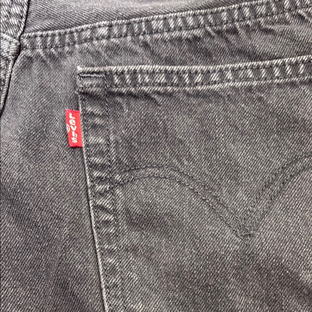 Levi's Women's Black Denim 501 Red Tag Shorts Size 34 Button Front - Picture 8 of 9